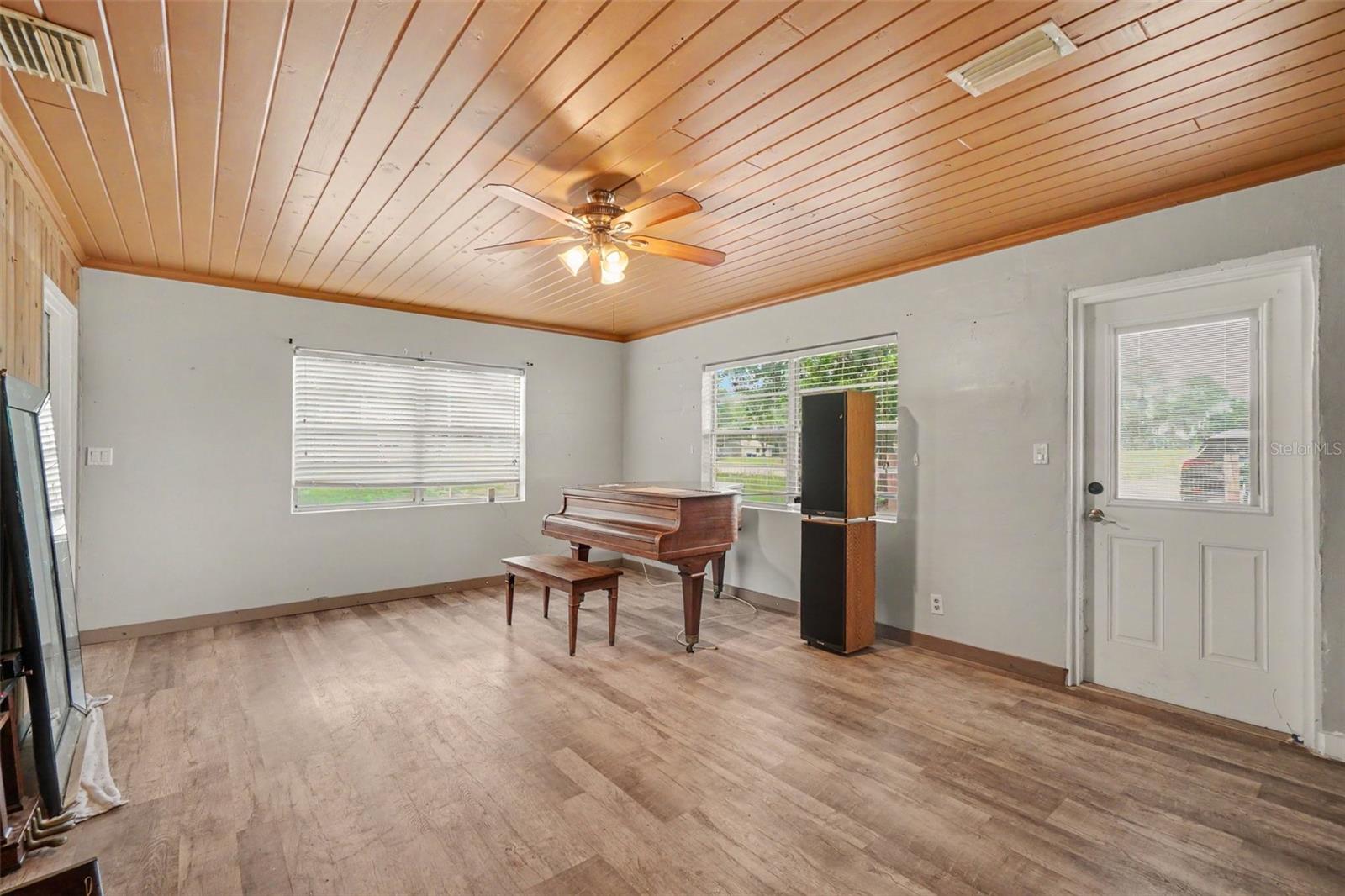 LAKE HENRY - Residential