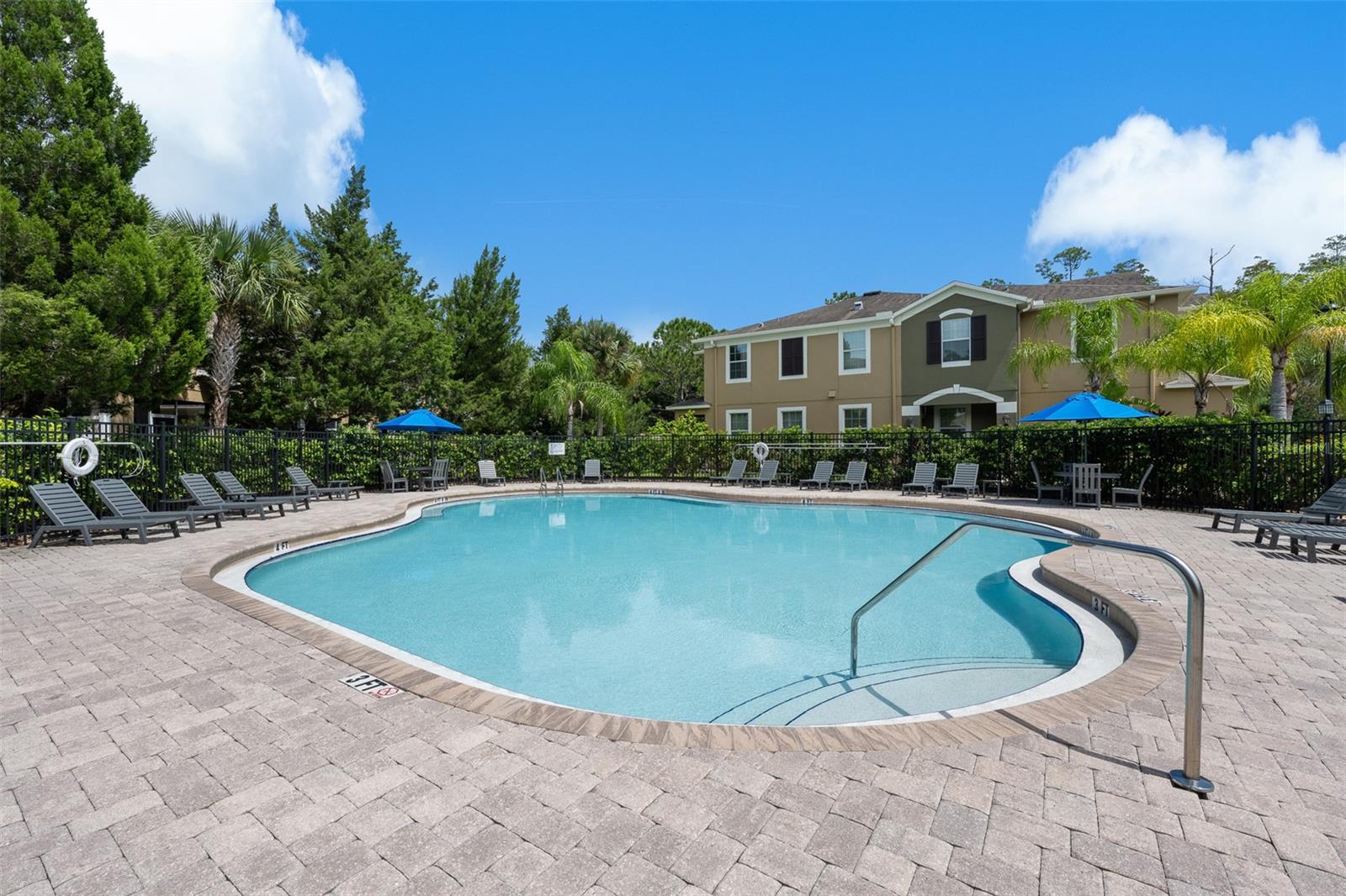 SOUTH HAMPTON - Residential