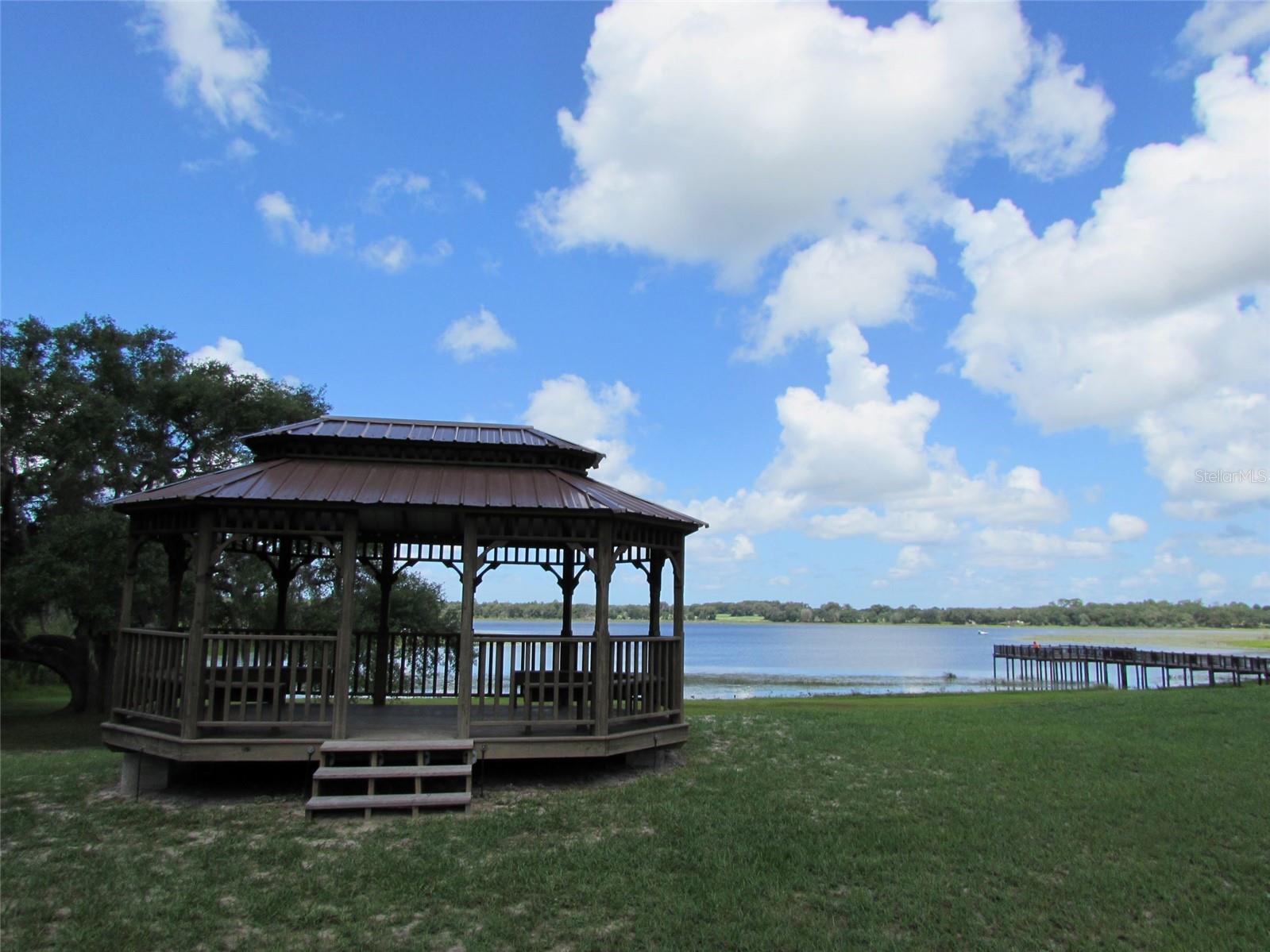 RAINBOW LAKES ESTATE - Land