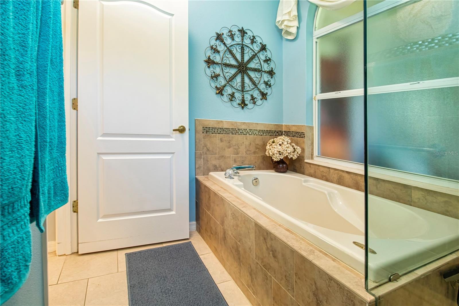 HERITAGE OAKS GOLF & COUNTRY CLUB - Residential