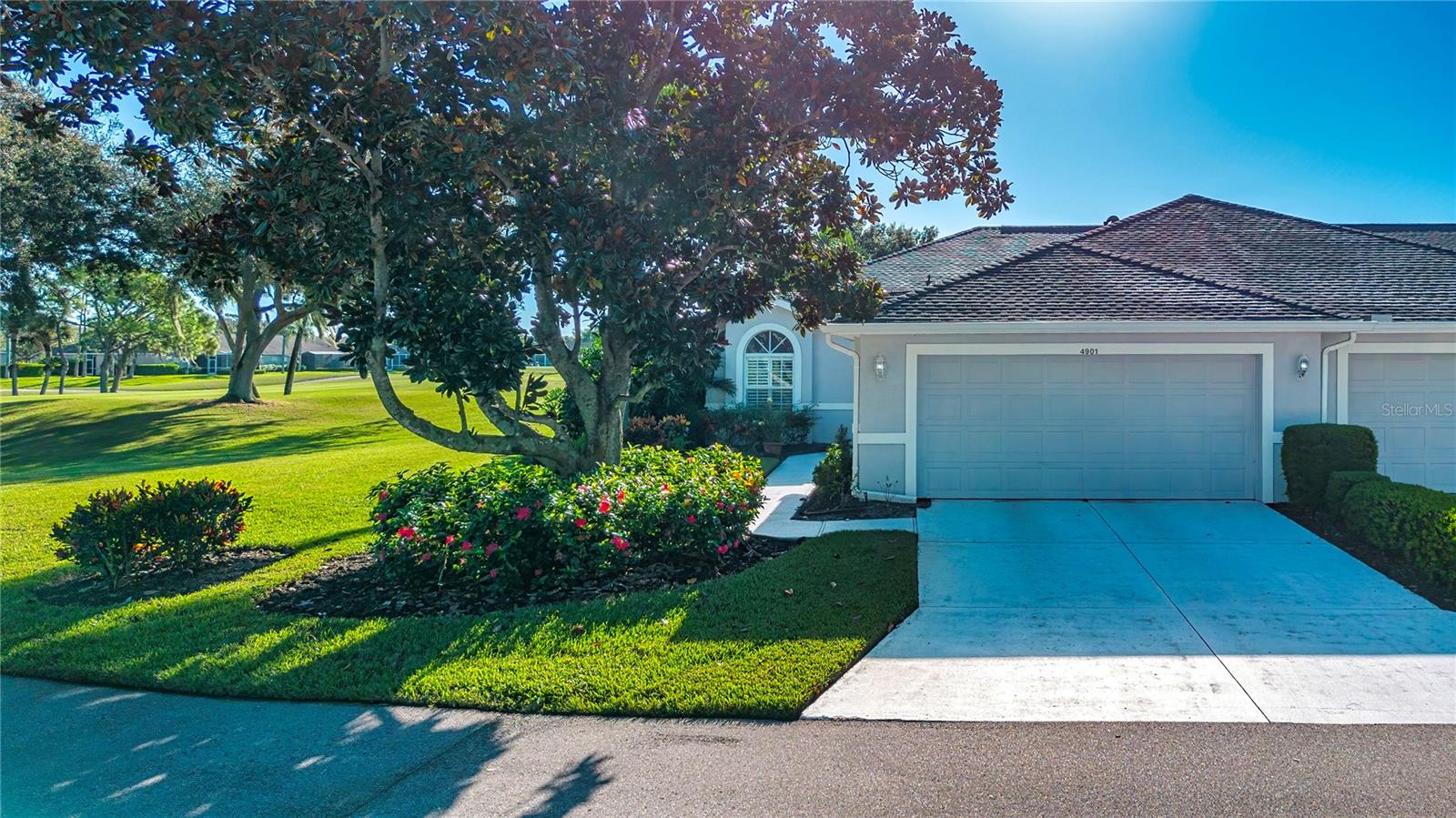 HERITAGE OAKS GOLF & COUNTRY CLUB - Residential