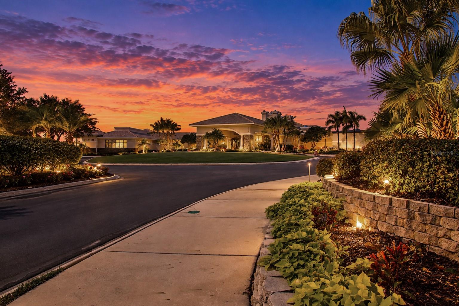 HERITAGE OAKS GOLF & COUNTRY CLUB - Residential