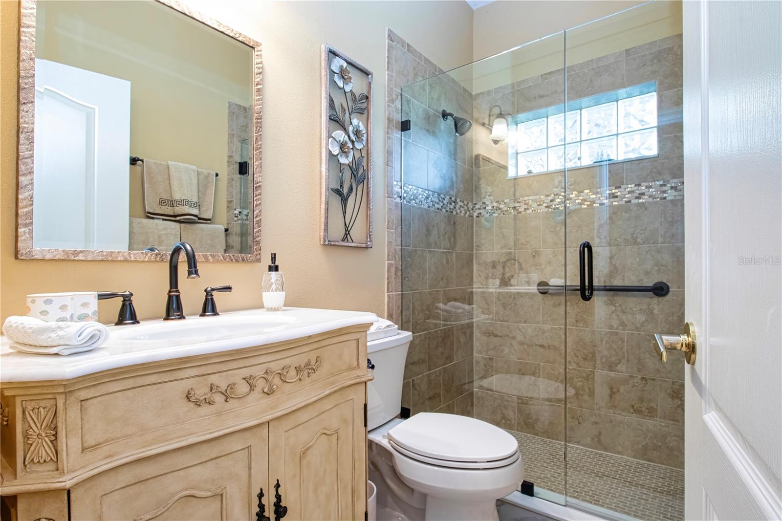 HERITAGE OAKS GOLF & COUNTRY CLUB - Residential