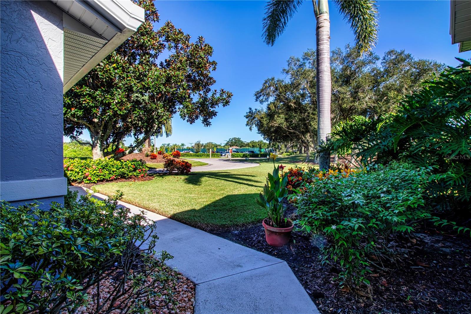 HERITAGE OAKS GOLF & COUNTRY CLUB - Residential