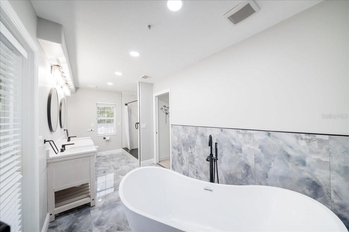 SOUTH VENICE - Residential