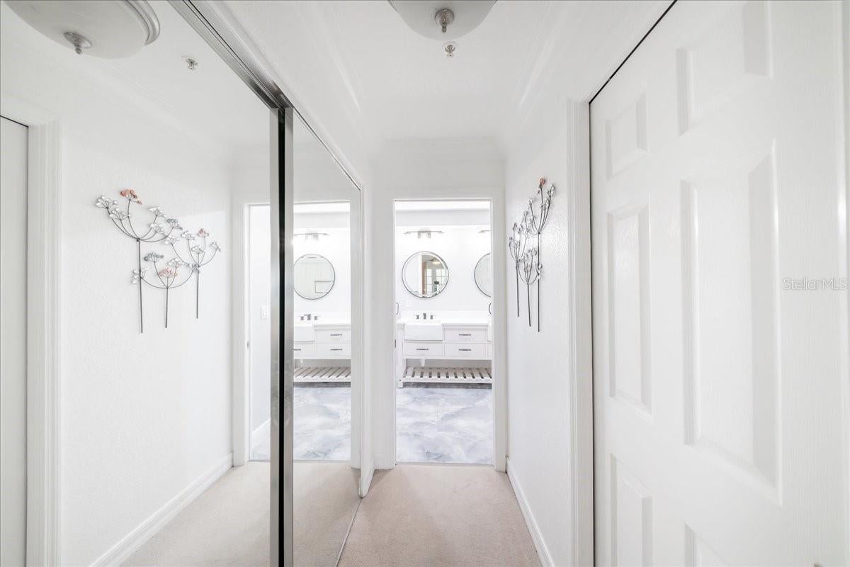 SOUTH VENICE - Residential