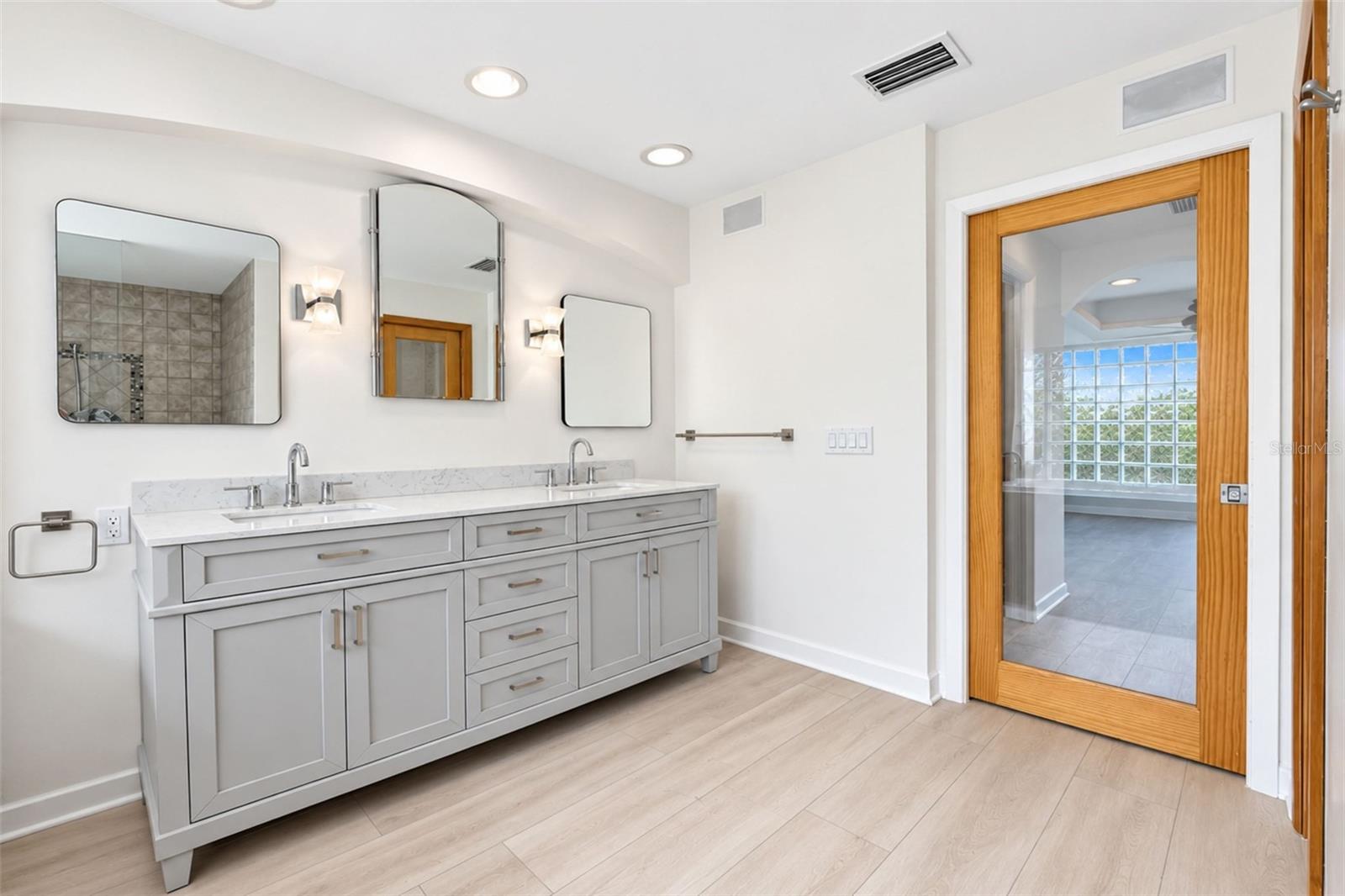OVERBROOK GARDENS - Residential