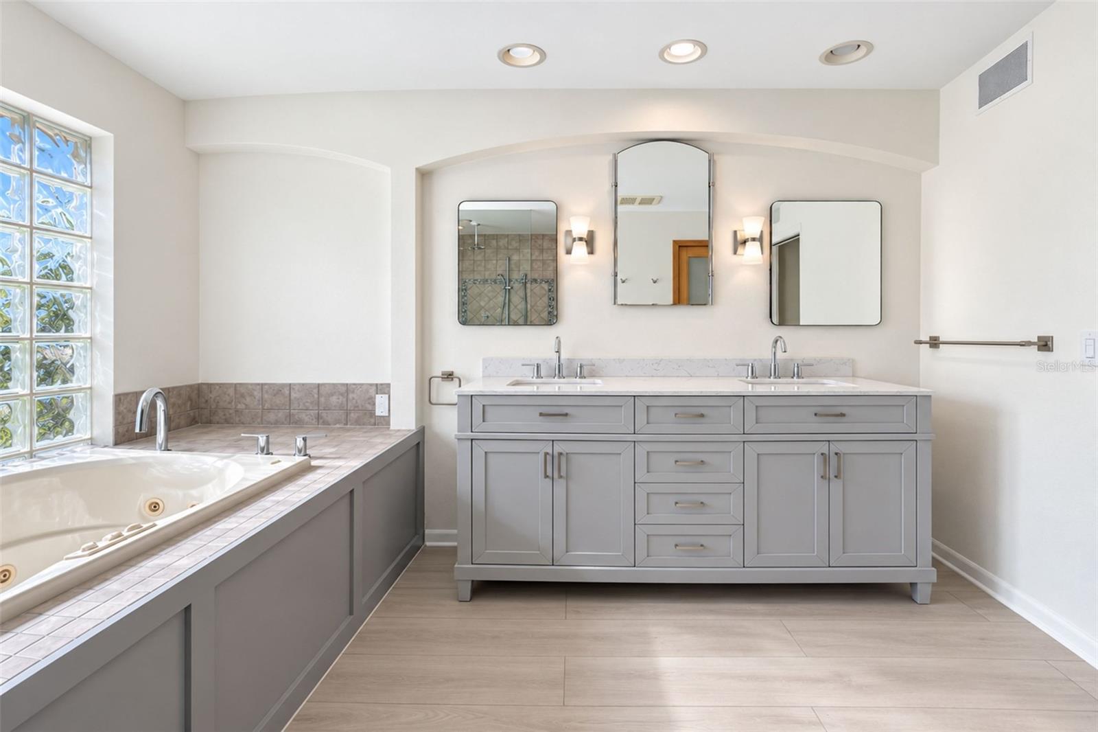 OVERBROOK GARDENS - Residential