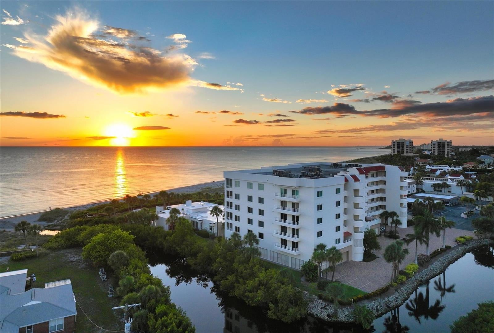 ISLAND SHORES - Residential