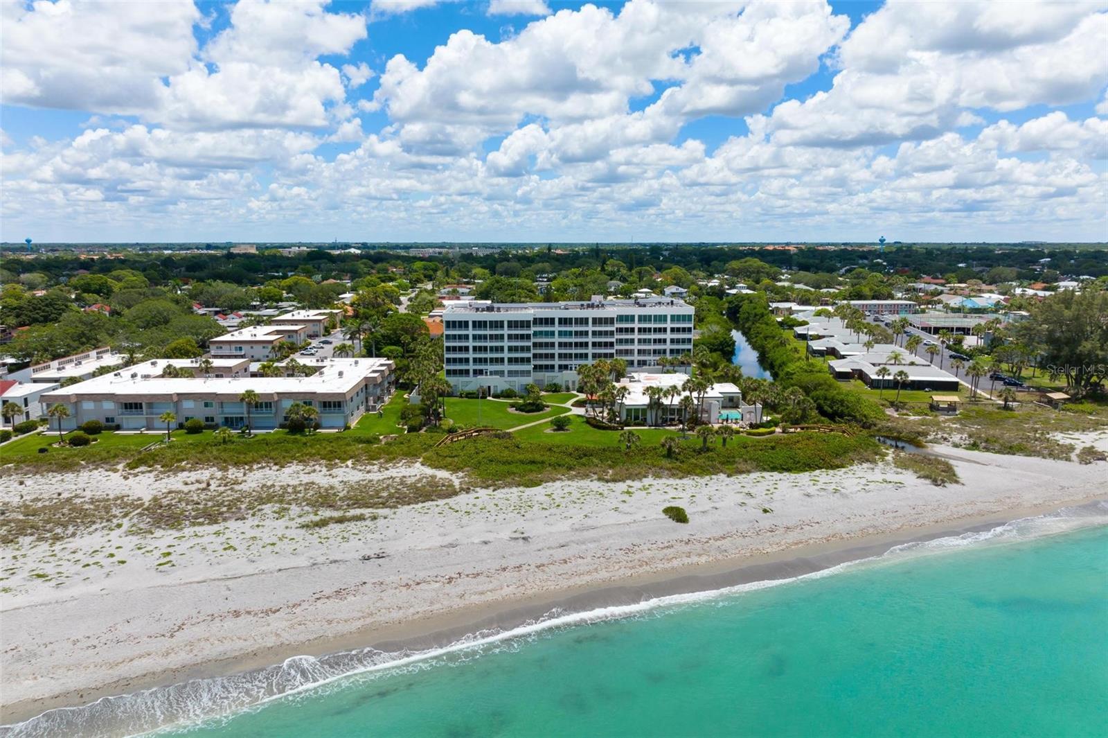 ISLAND SHORES - Residential
