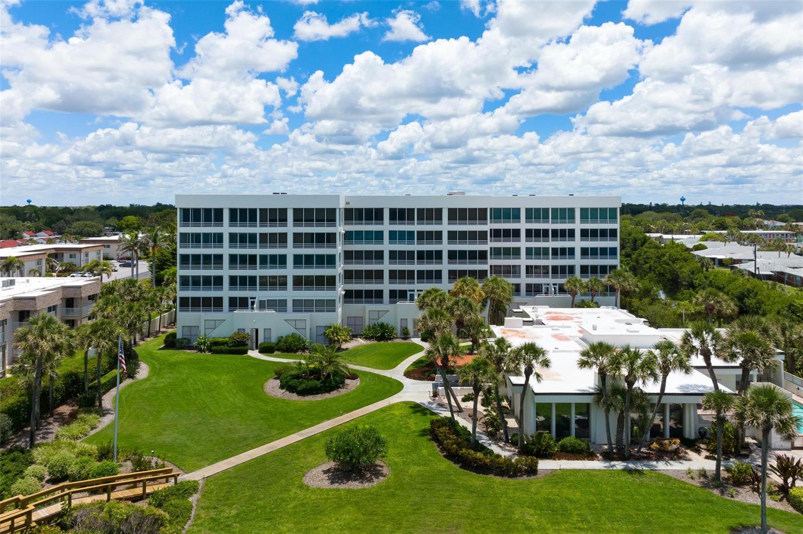 ISLAND SHORES - Residential