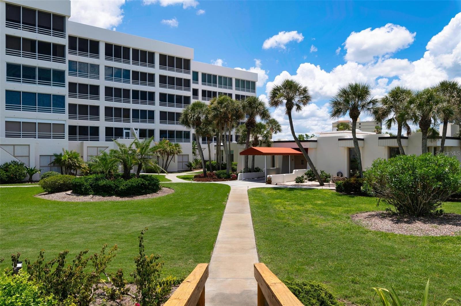ISLAND SHORES - Residential