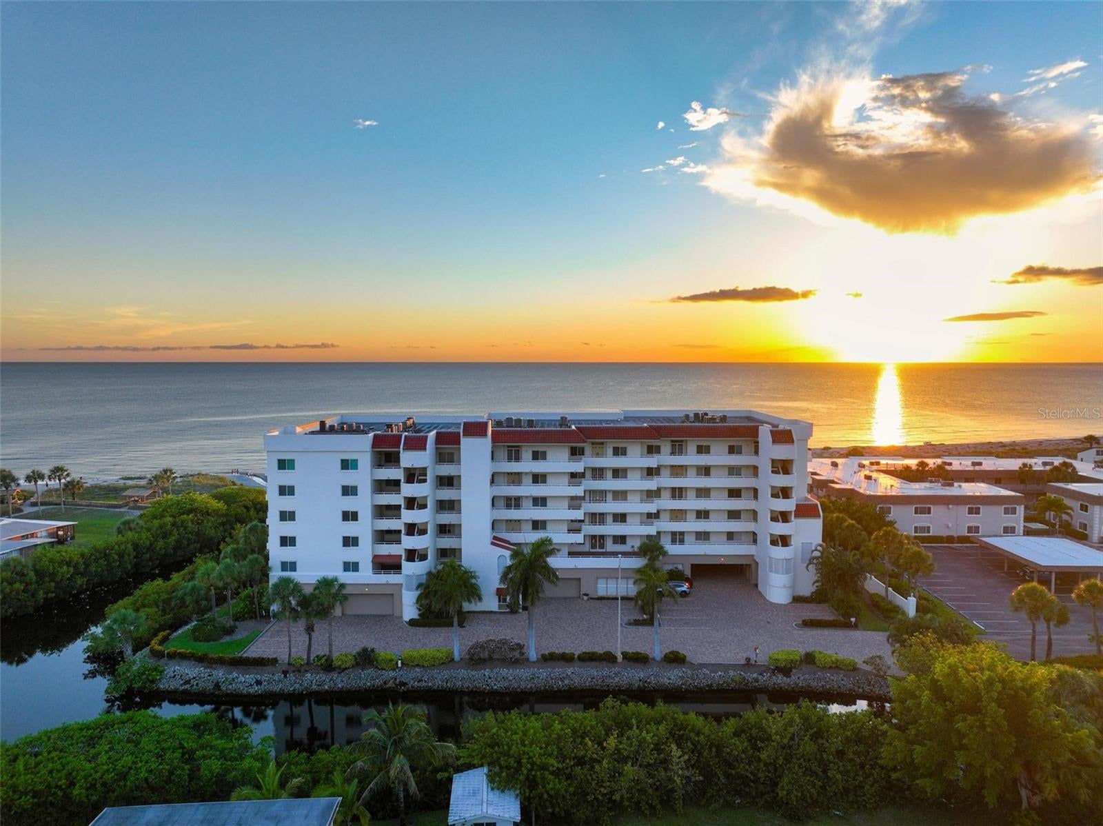 ISLAND SHORES - Residential