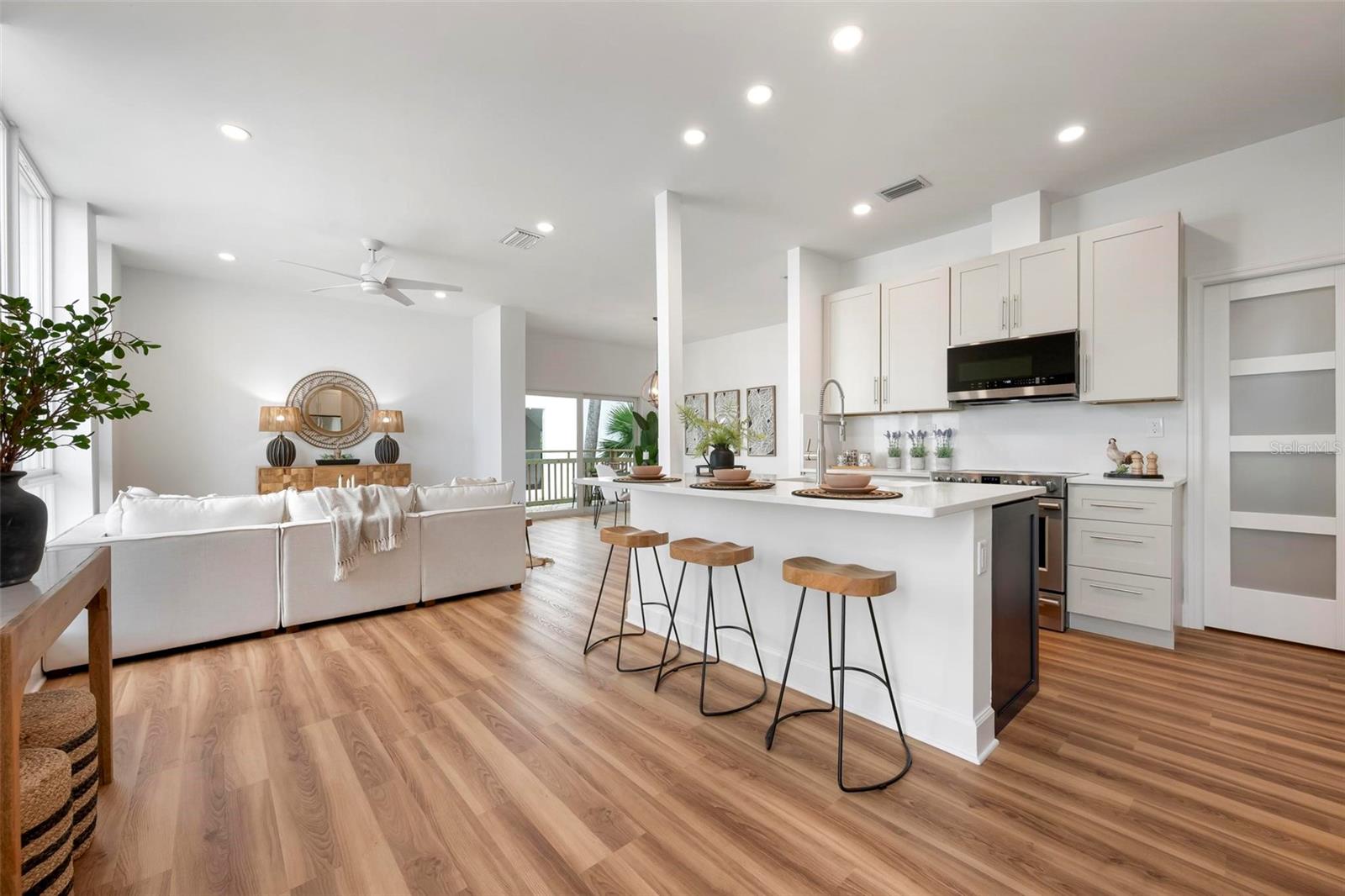 ISLAND SHORES - Residential