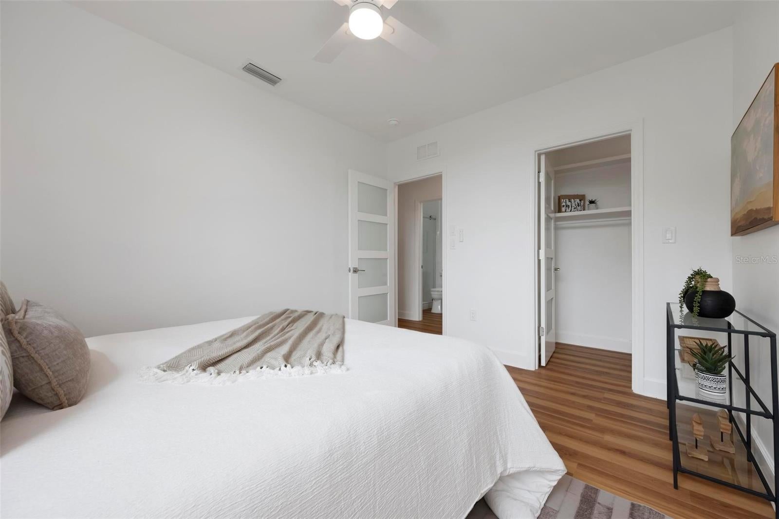 ISLAND SHORES - Residential