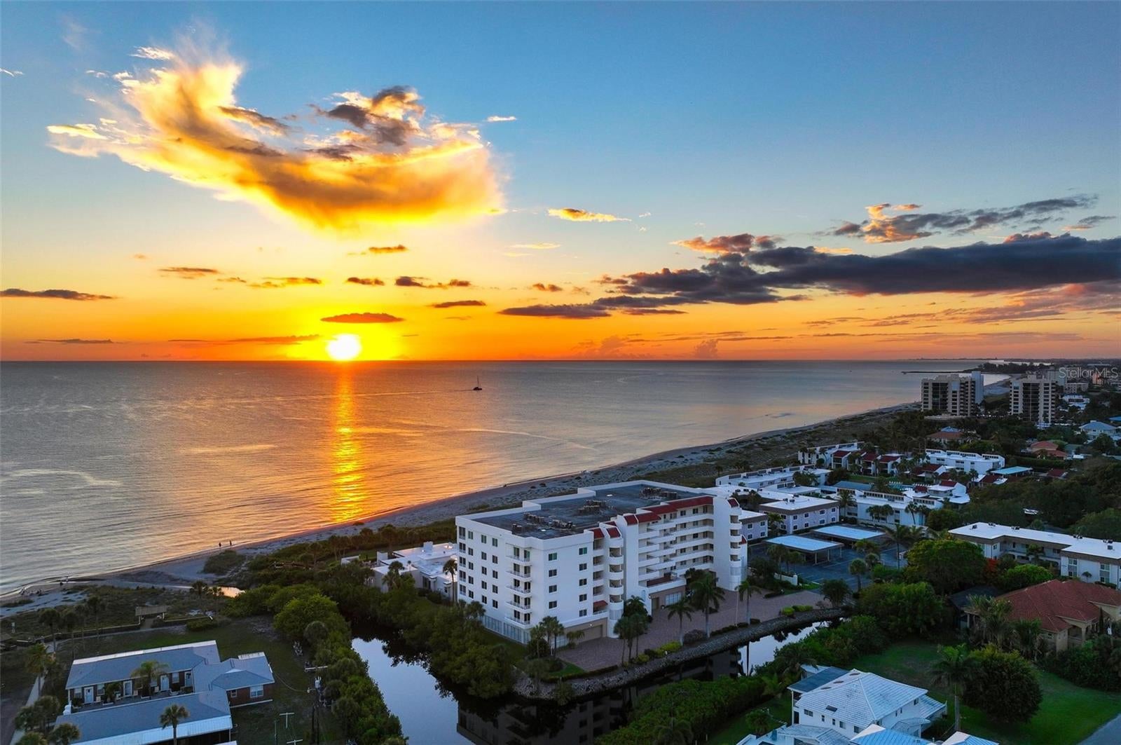 ISLAND SHORES - Residential