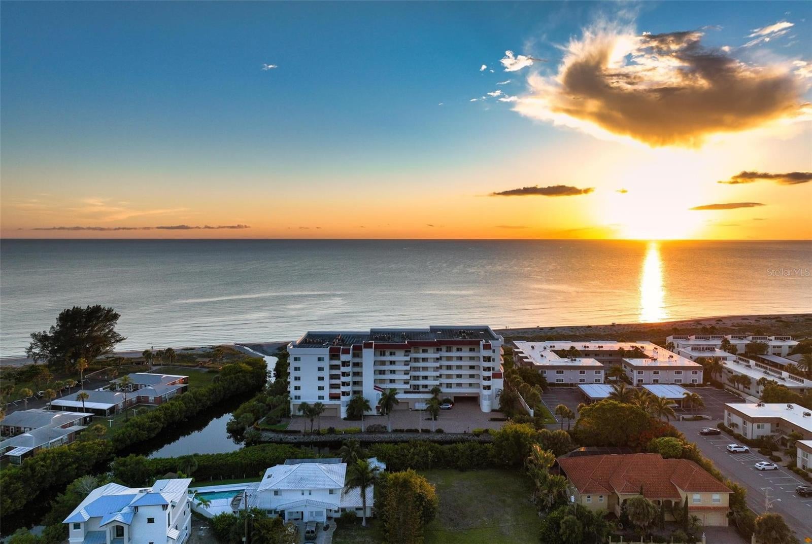 ISLAND SHORES - Residential