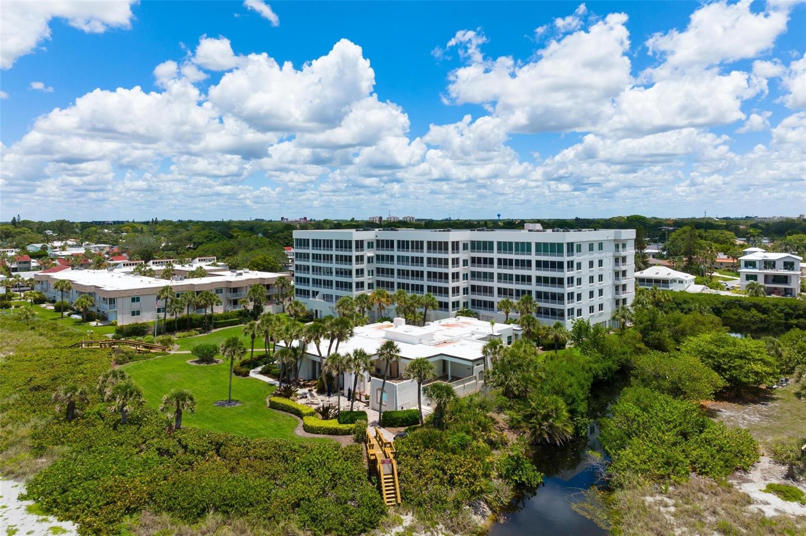 ISLAND SHORES - Residential