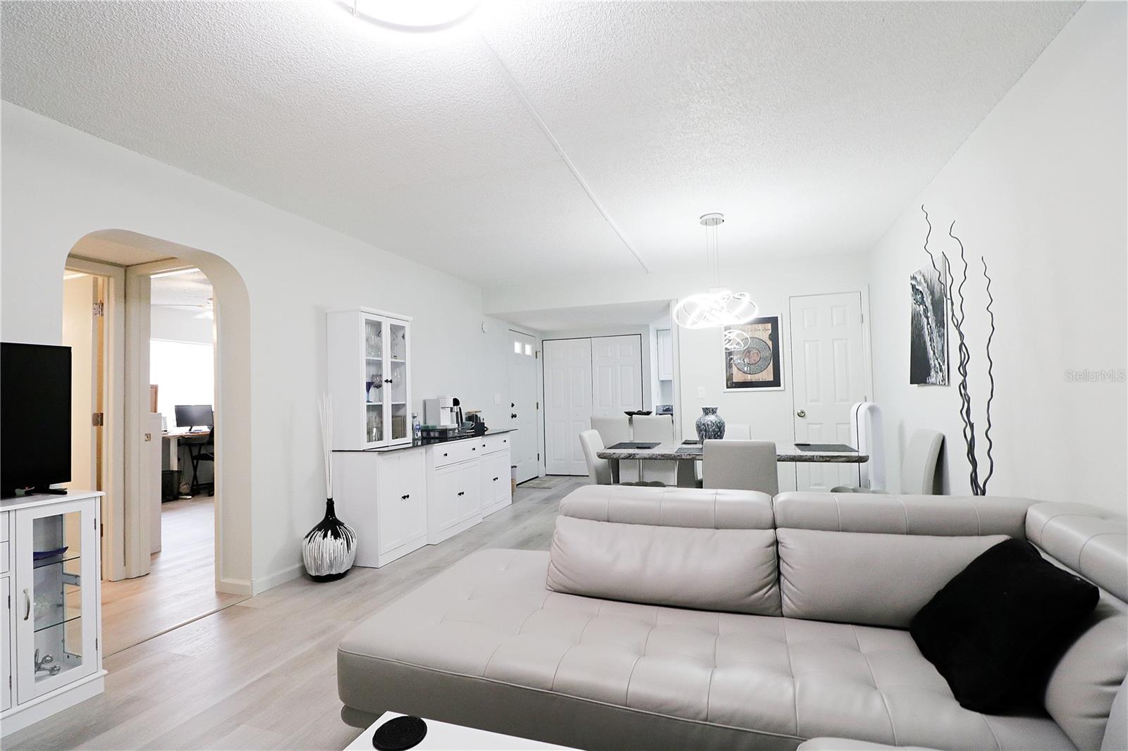 THUNDERBIRD HILL MANOR CONDO - Residential