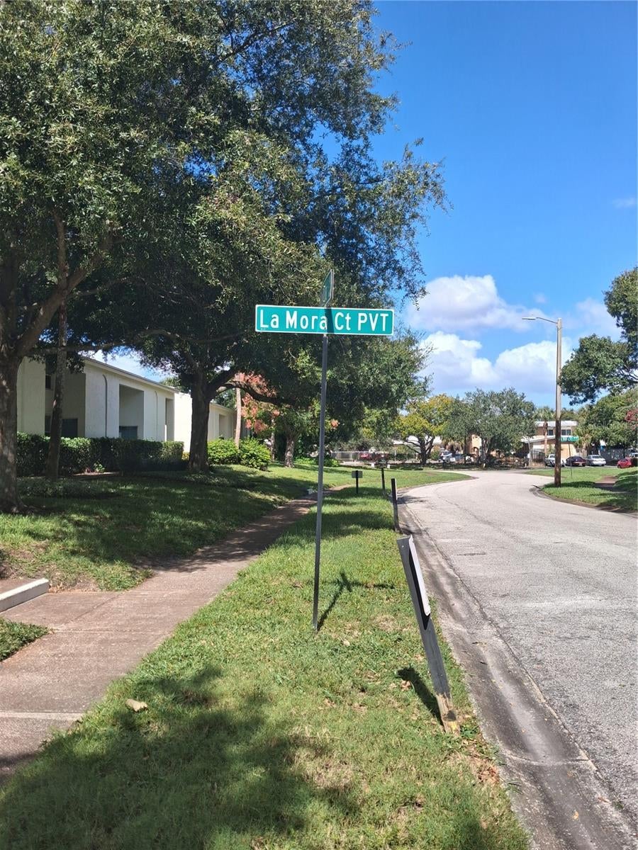 TAMPA VILLAS SOUTH - Residential