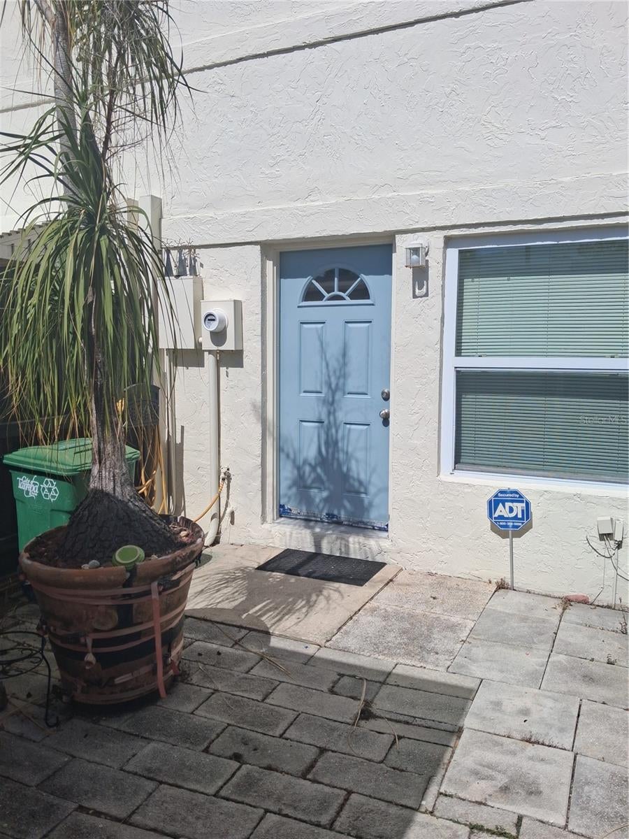 TAMPA VILLAS SOUTH - Residential