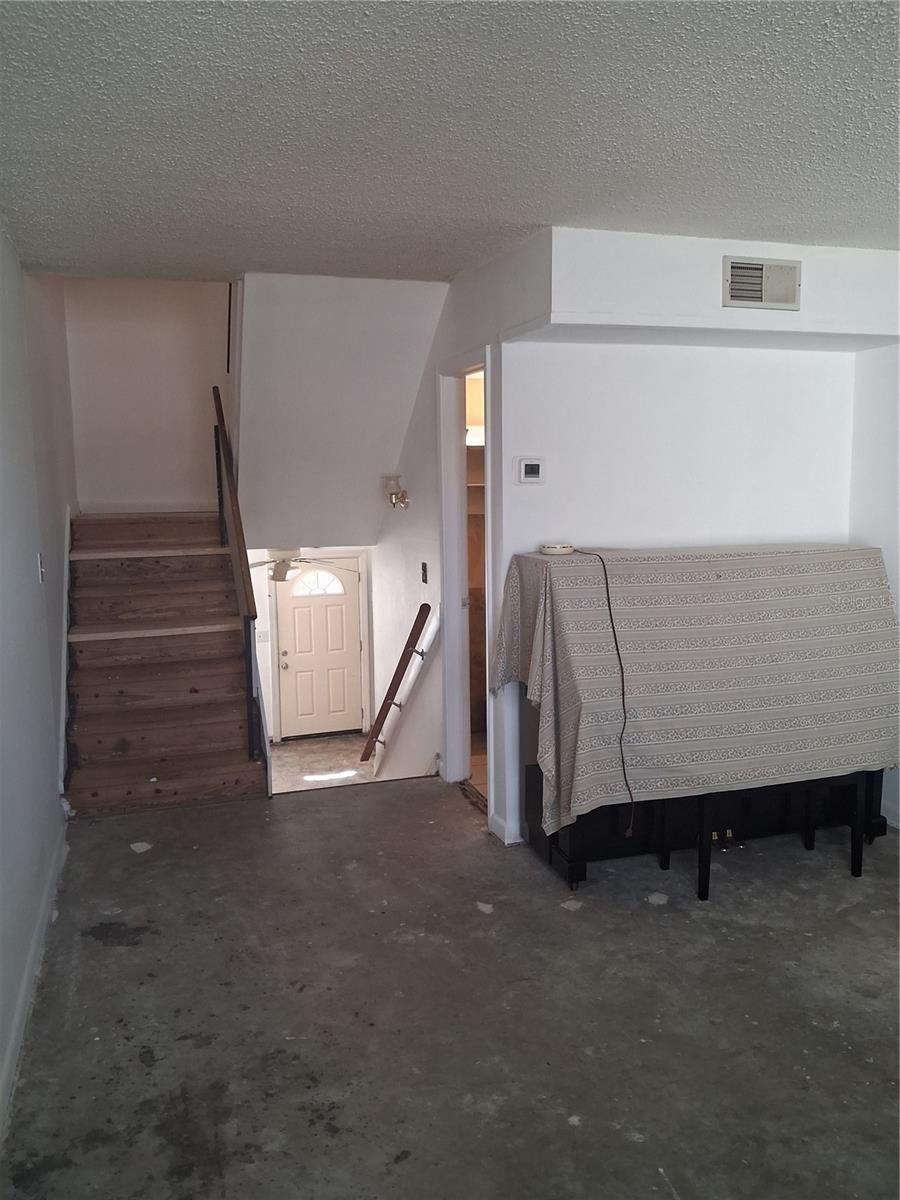 TAMPA VILLAS SOUTH - Residential