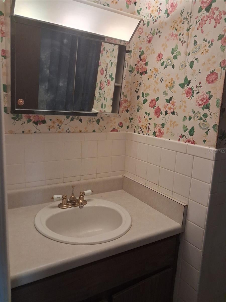 TAMPA VILLAS SOUTH - Residential