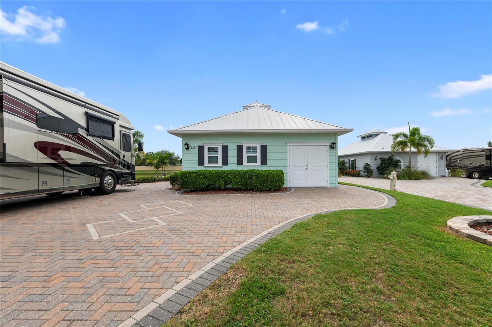 THORNTON CRK MOTORCOACH RESIDENCE - Residential