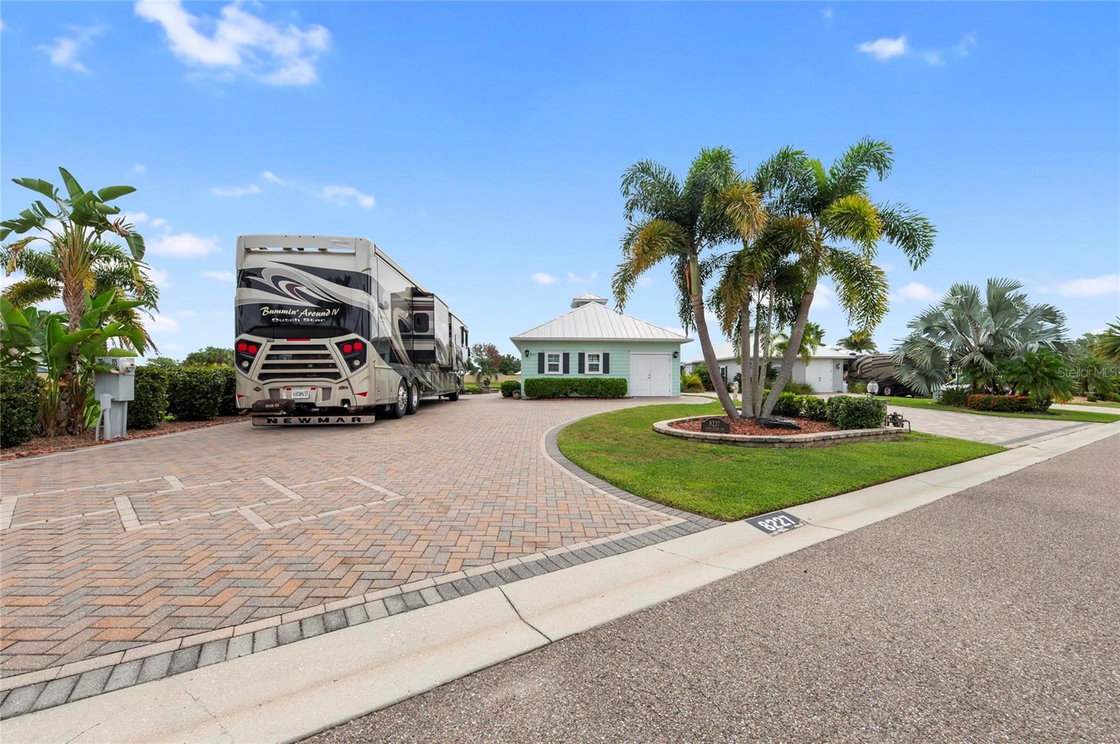 THORNTON CRK MOTORCOACH RESIDENCE - Residential