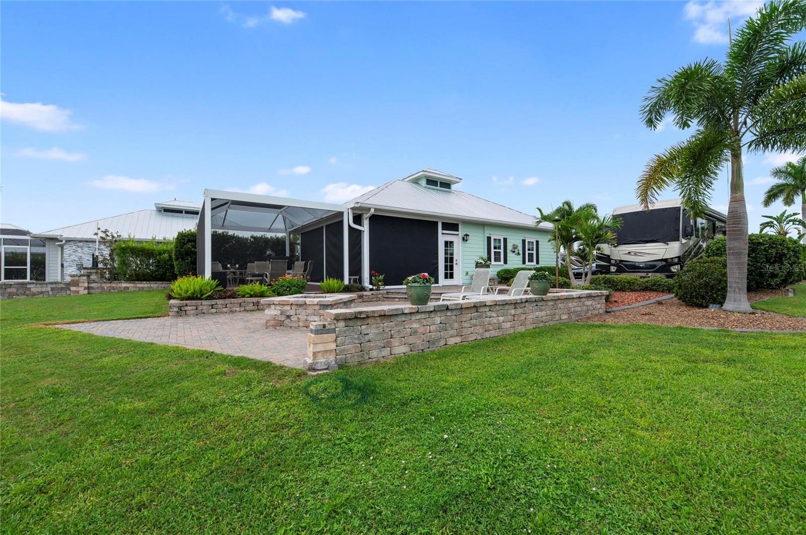 THORNTON CRK MOTORCOACH RESIDENCE - Residential
