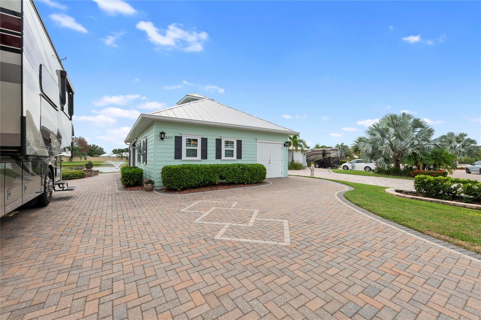 THORNTON CRK MOTORCOACH RESIDENCE - Residential