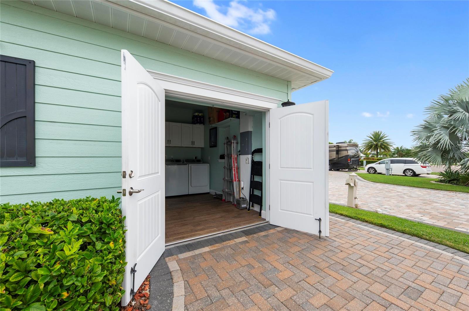 THORNTON CRK MOTORCOACH RESIDENCE - Residential