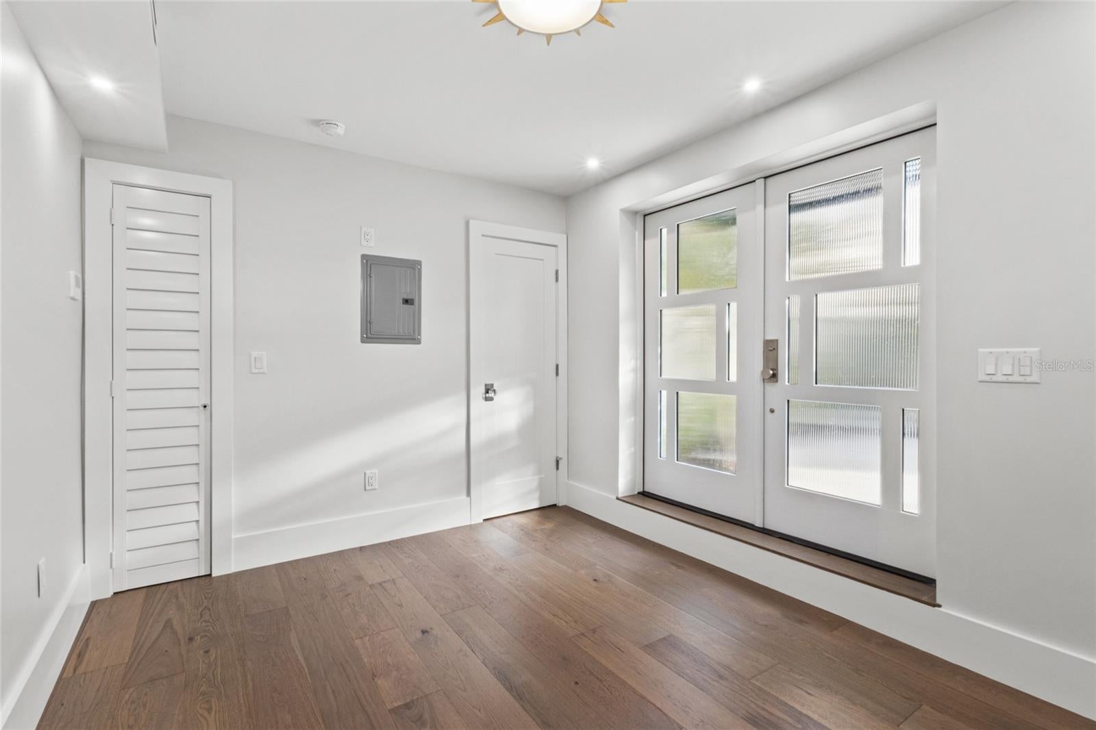 BURNS COURT - Residential