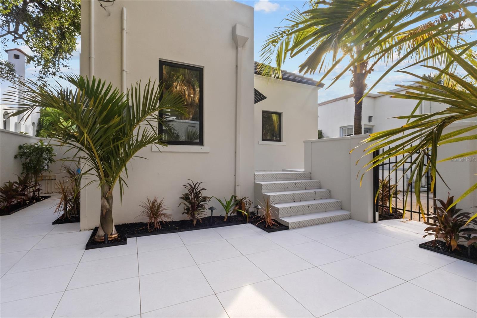 BURNS COURT - Residential