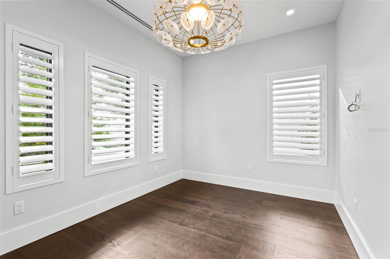 BURNS COURT - Residential