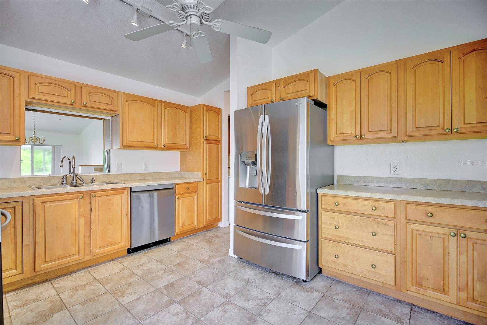 SUNN LAKES EST - Residential