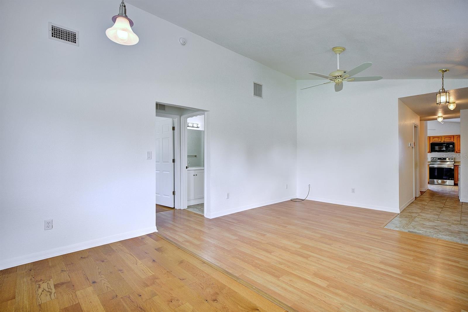 SUNN LAKES EST - Residential