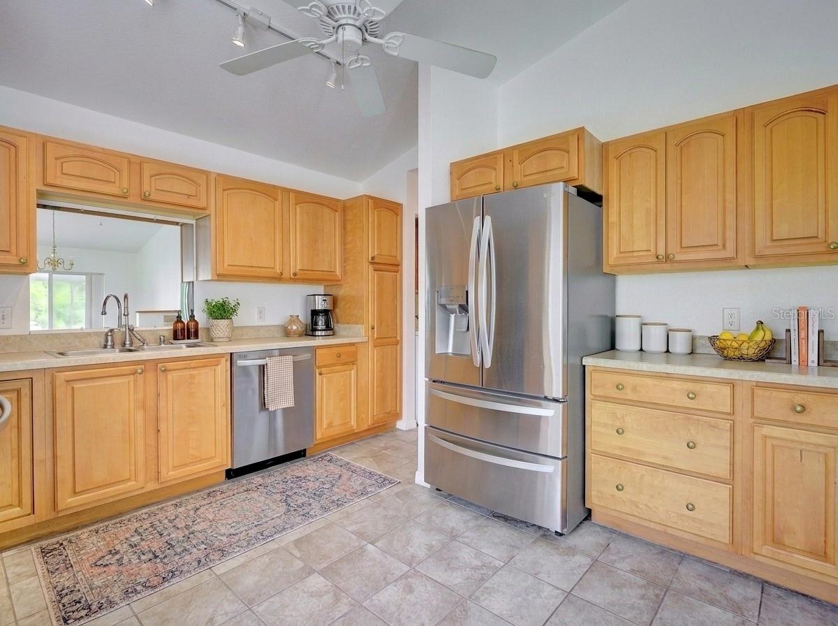 SUNN LAKES EST - Residential