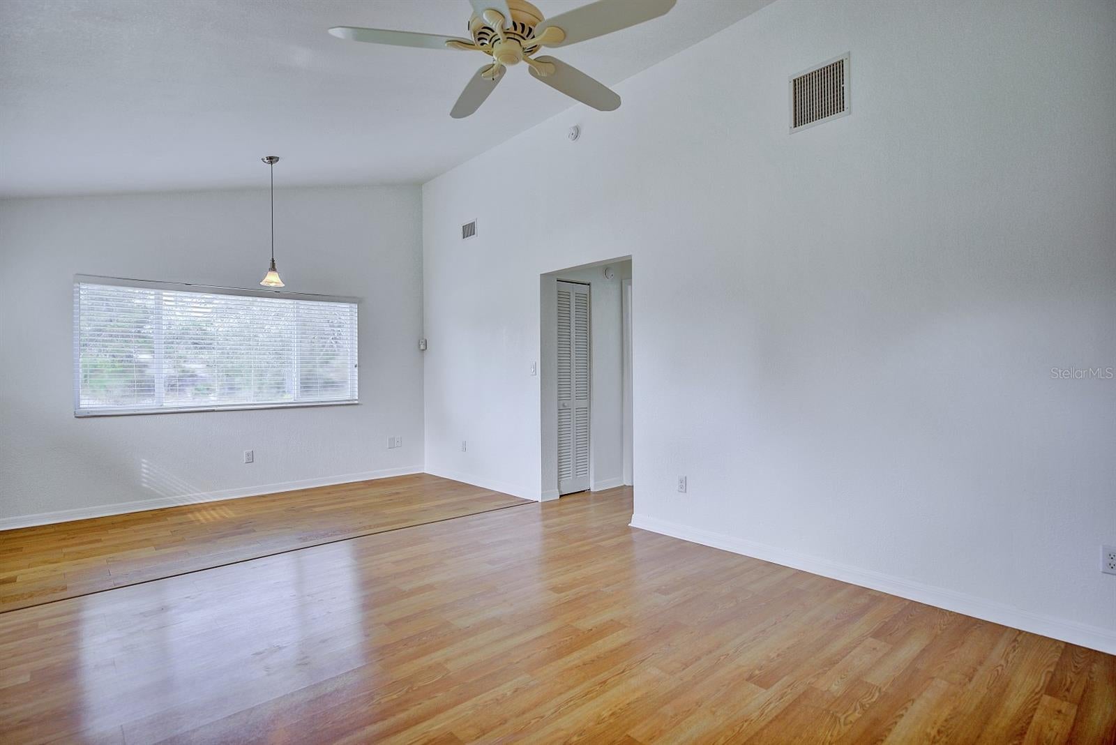 SUNN LAKES EST - Residential