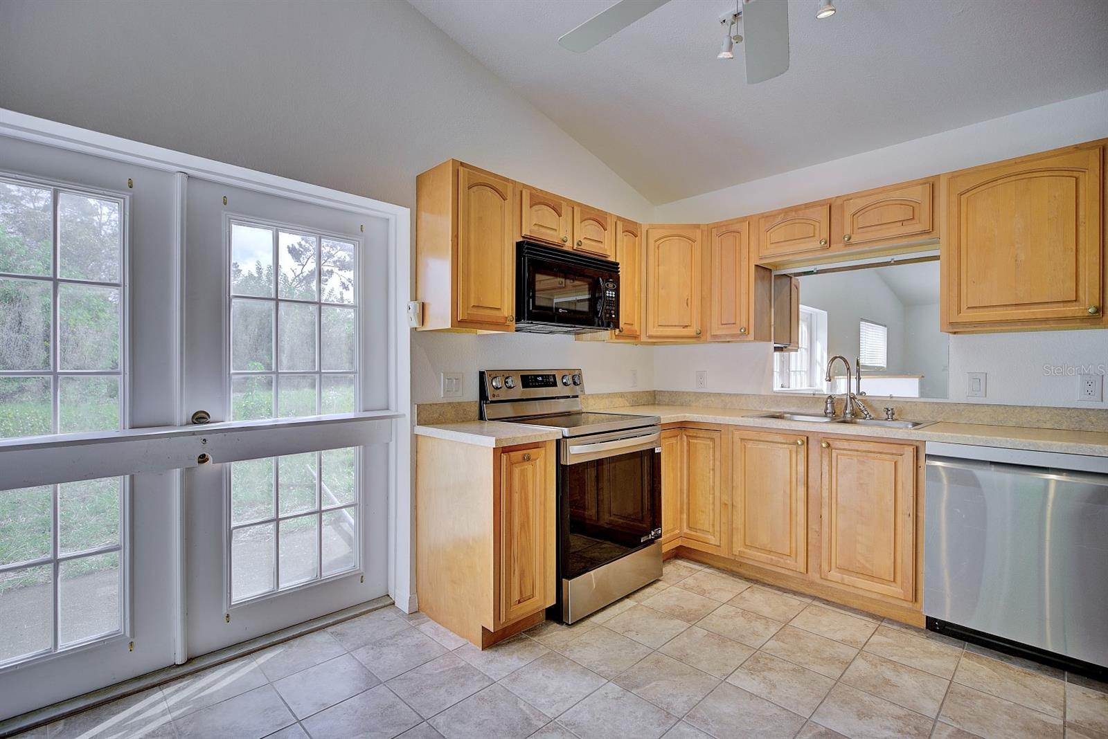SUNN LAKES EST - Residential