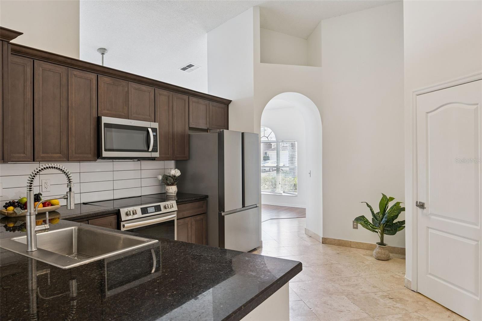 HUNTERS CREEK TRACT 350 PH 2 33/52 LOT 13 - Residential