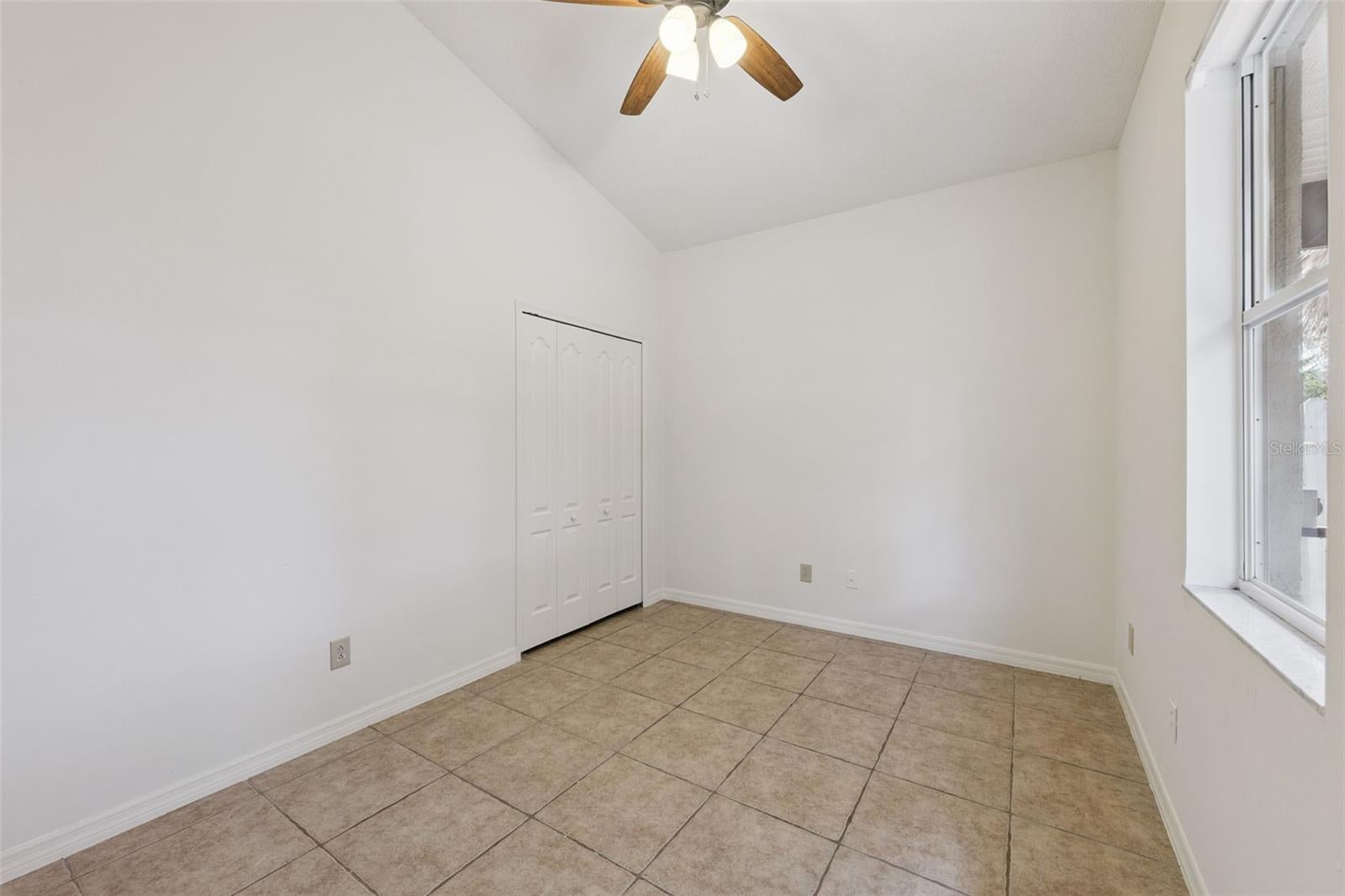 HUNTERS CREEK TRACT 350 PH 2 33/52 LOT 13 - Residential
