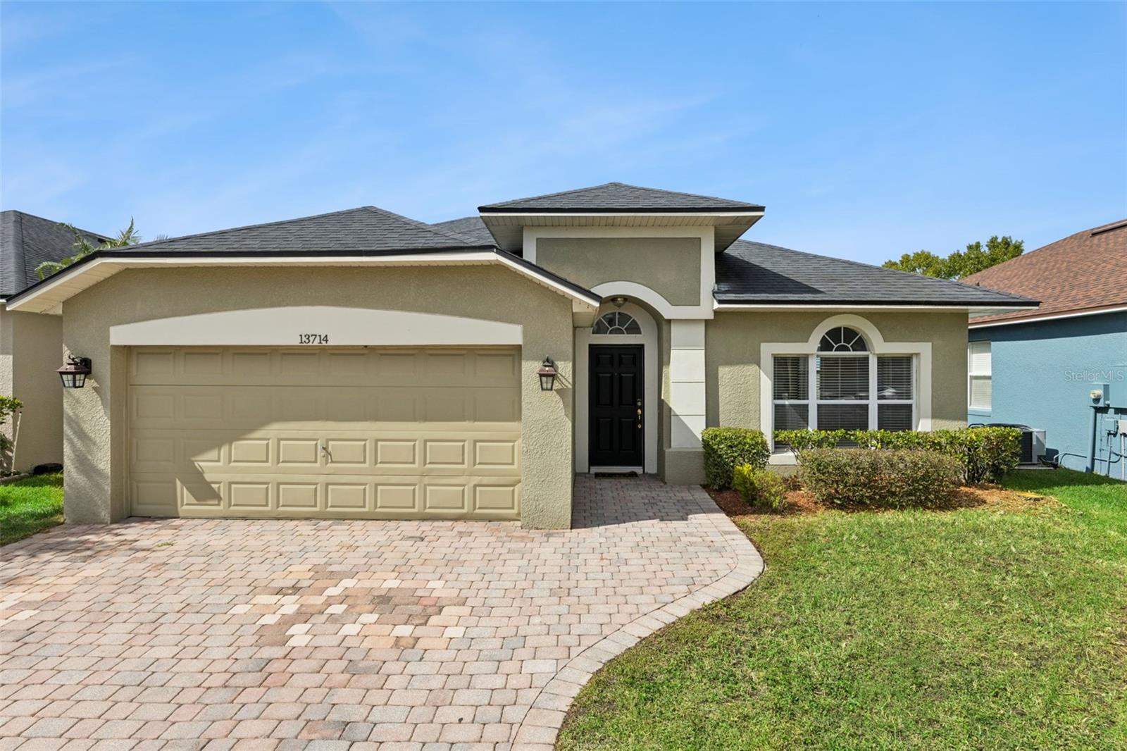 HUNTERS CREEK TRACT 350 PH 2 33/52 LOT 13 - Residential