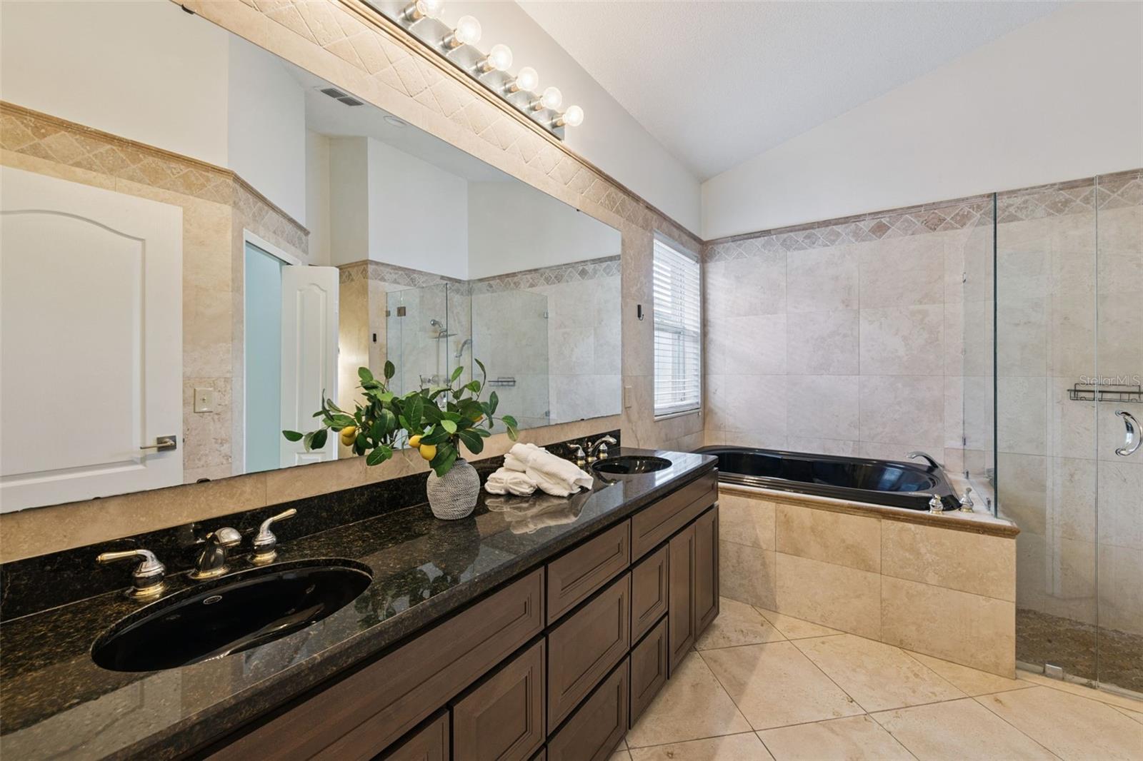 HUNTERS CREEK TRACT 350 PH 2 33/52 LOT 13 - Residential