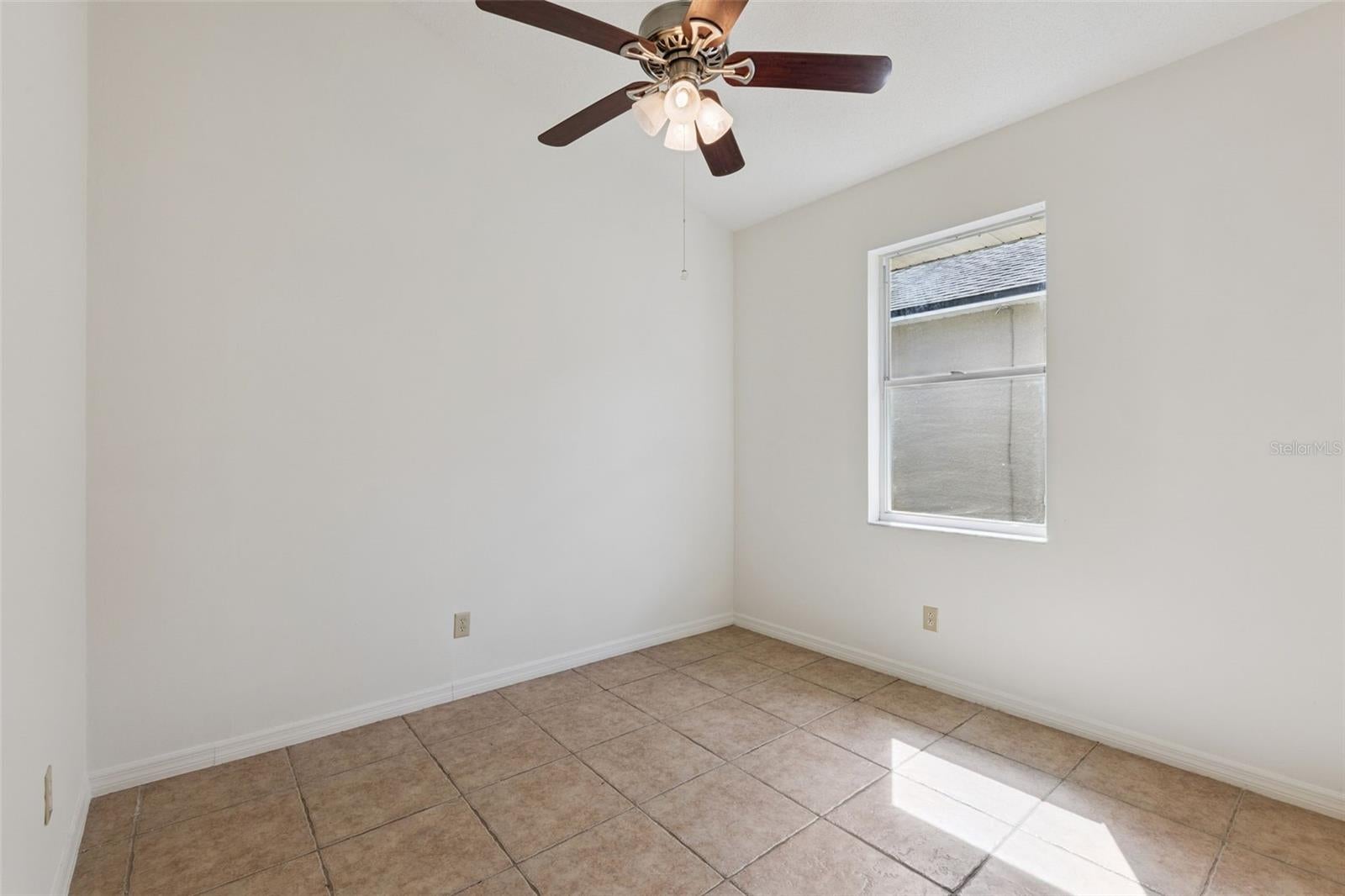 HUNTERS CREEK TRACT 350 PH 2 33/52 LOT 13 - Residential