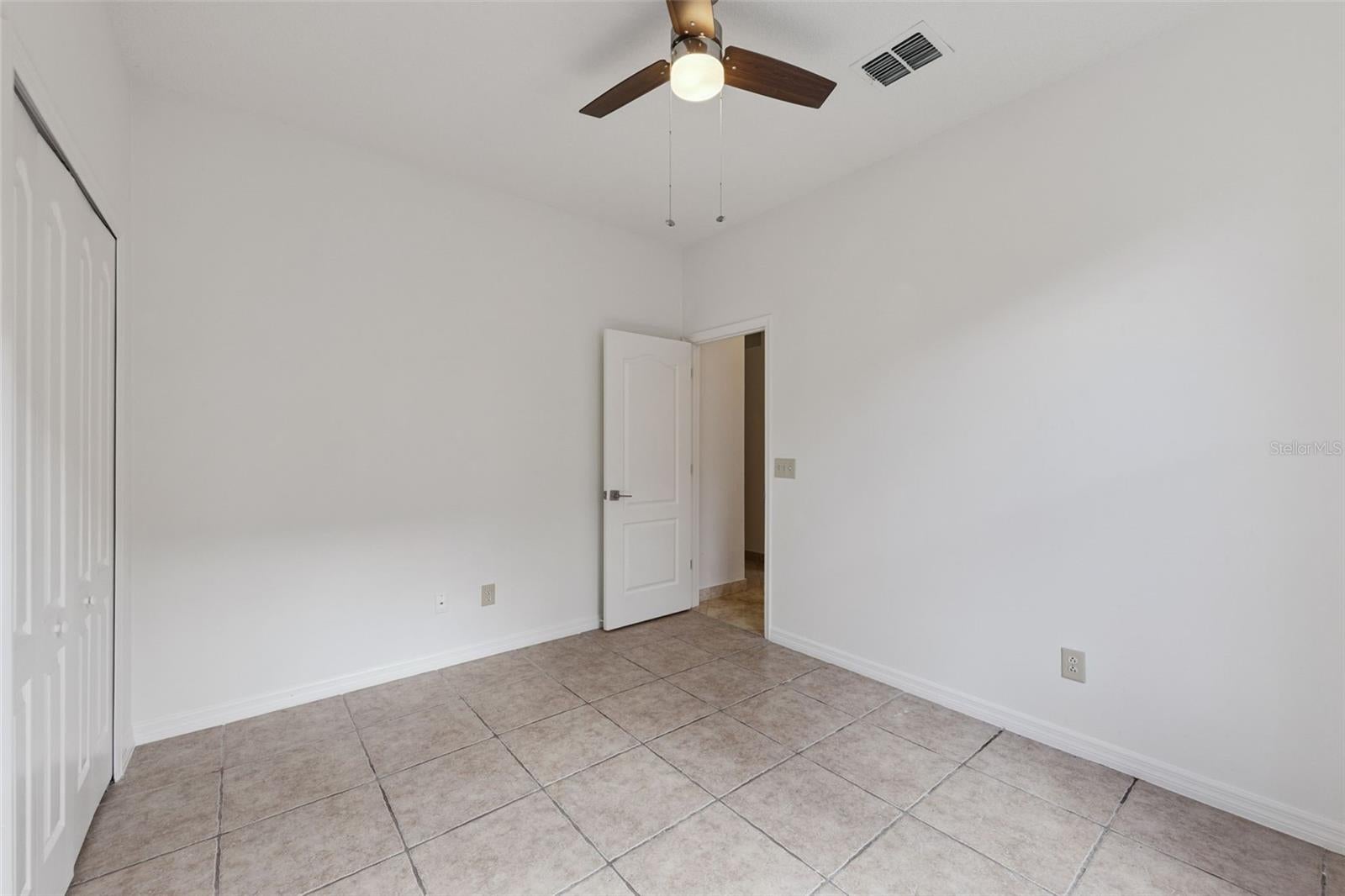 HUNTERS CREEK TRACT 350 PH 2 33/52 LOT 13 - Residential