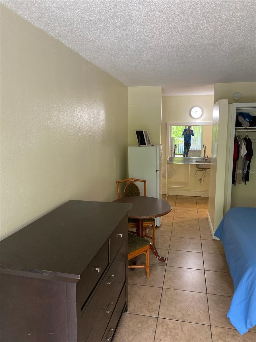 Fully furnished 1 bedroom efficiency with refrigerator and air conditioner with room for a kitchenette. HOA includes: water, electricity, cable tv, trash removal and security. Near shopping, restaurants, attractions, and airport.