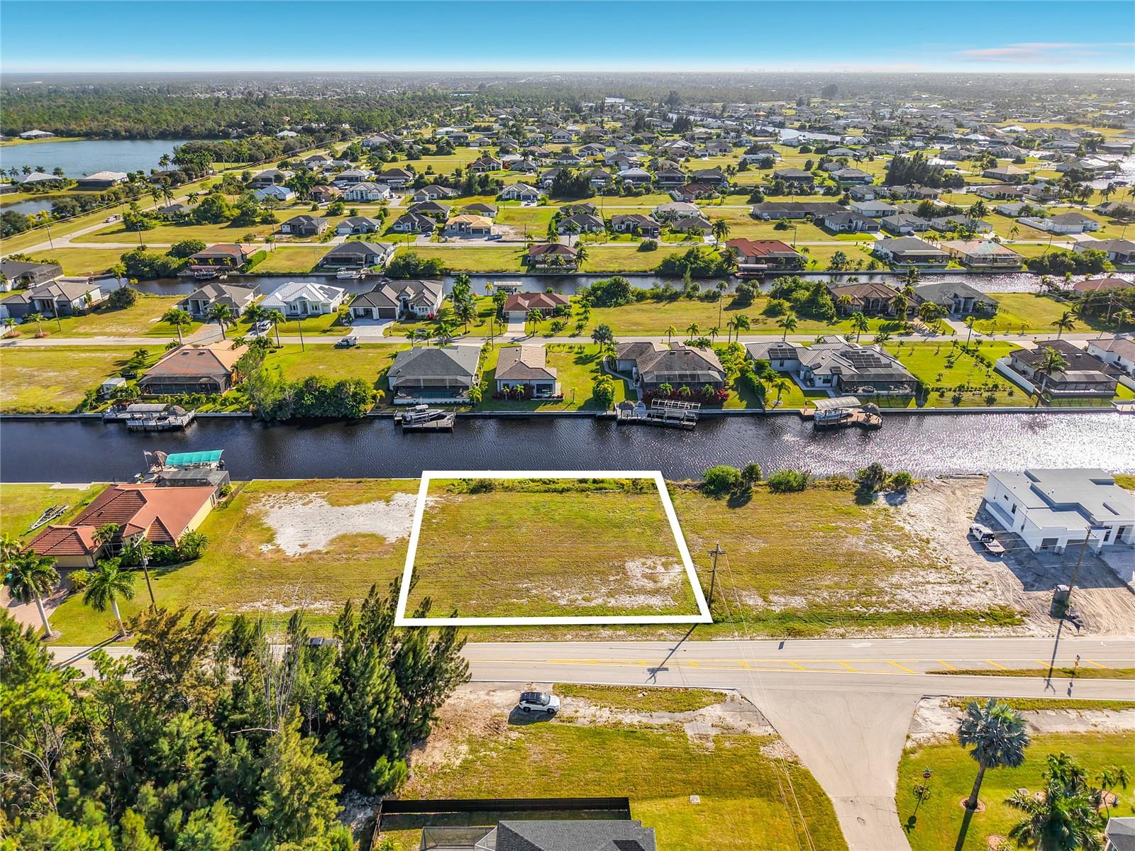 CAPE CORAL - Land