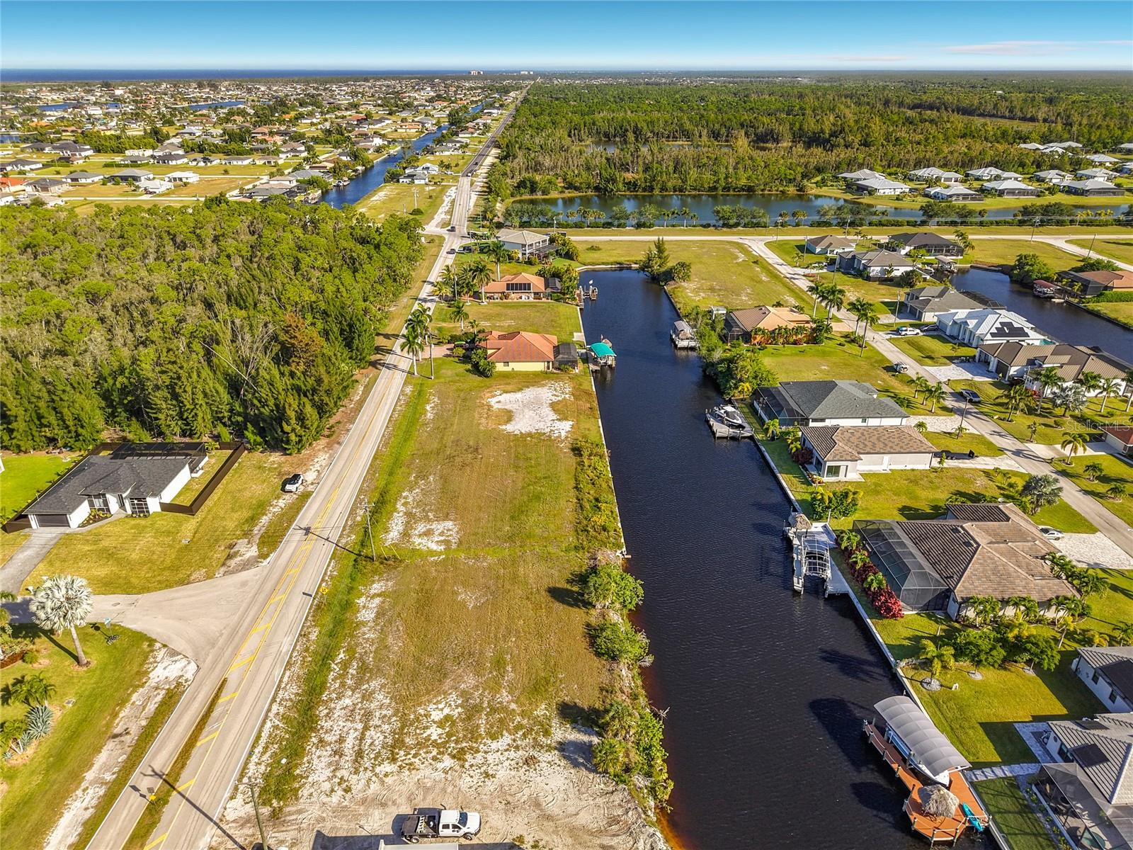 CAPE CORAL - Land