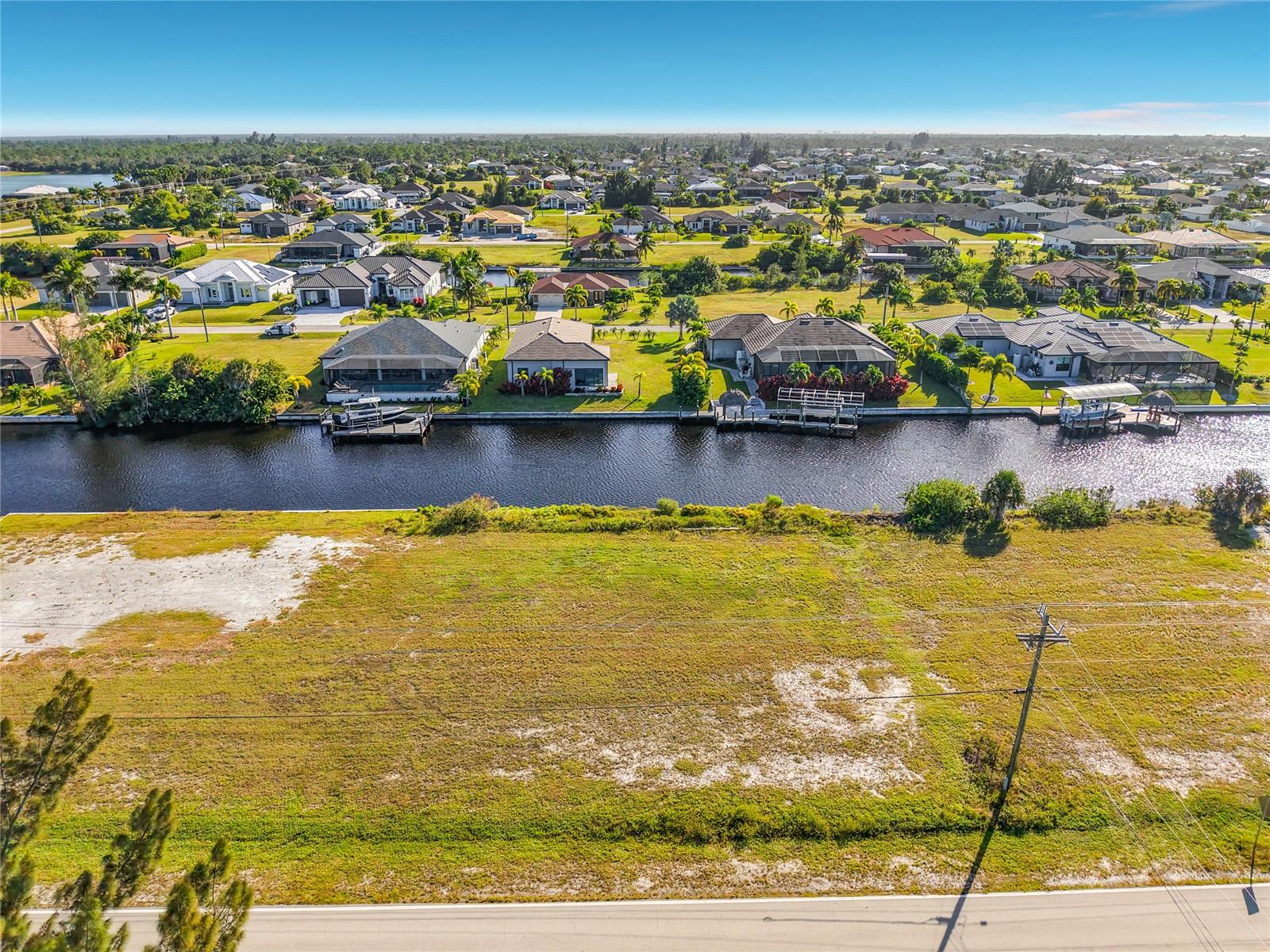 CAPE CORAL - Land